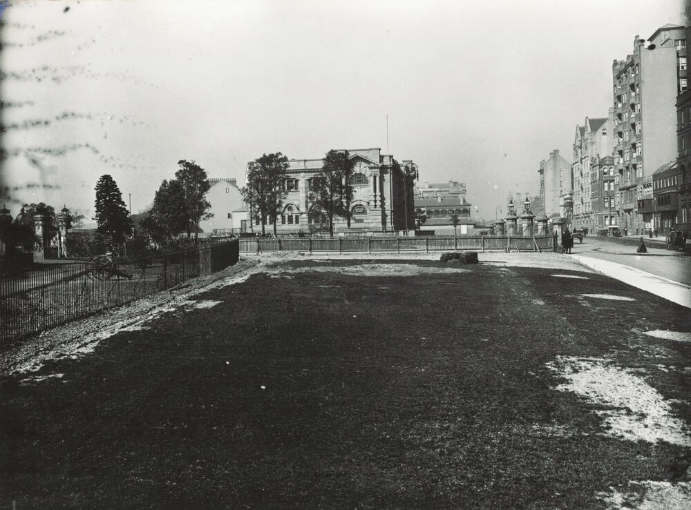 Macquarie Street view from Botanical Gardens