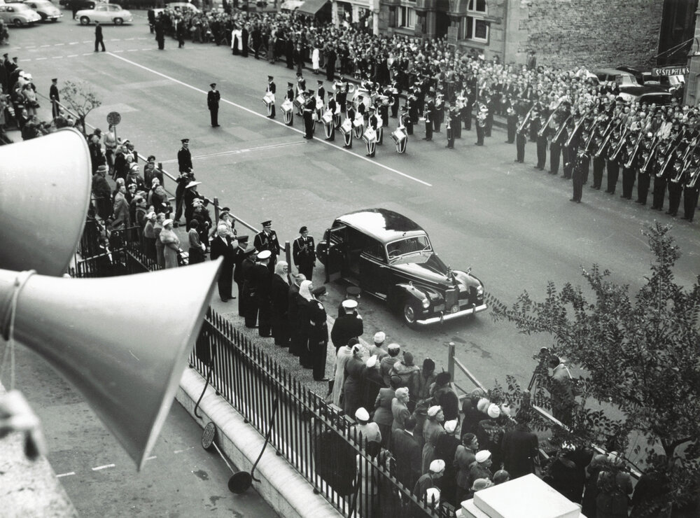 Governor arrives - Opening 39th Parliament - 1959